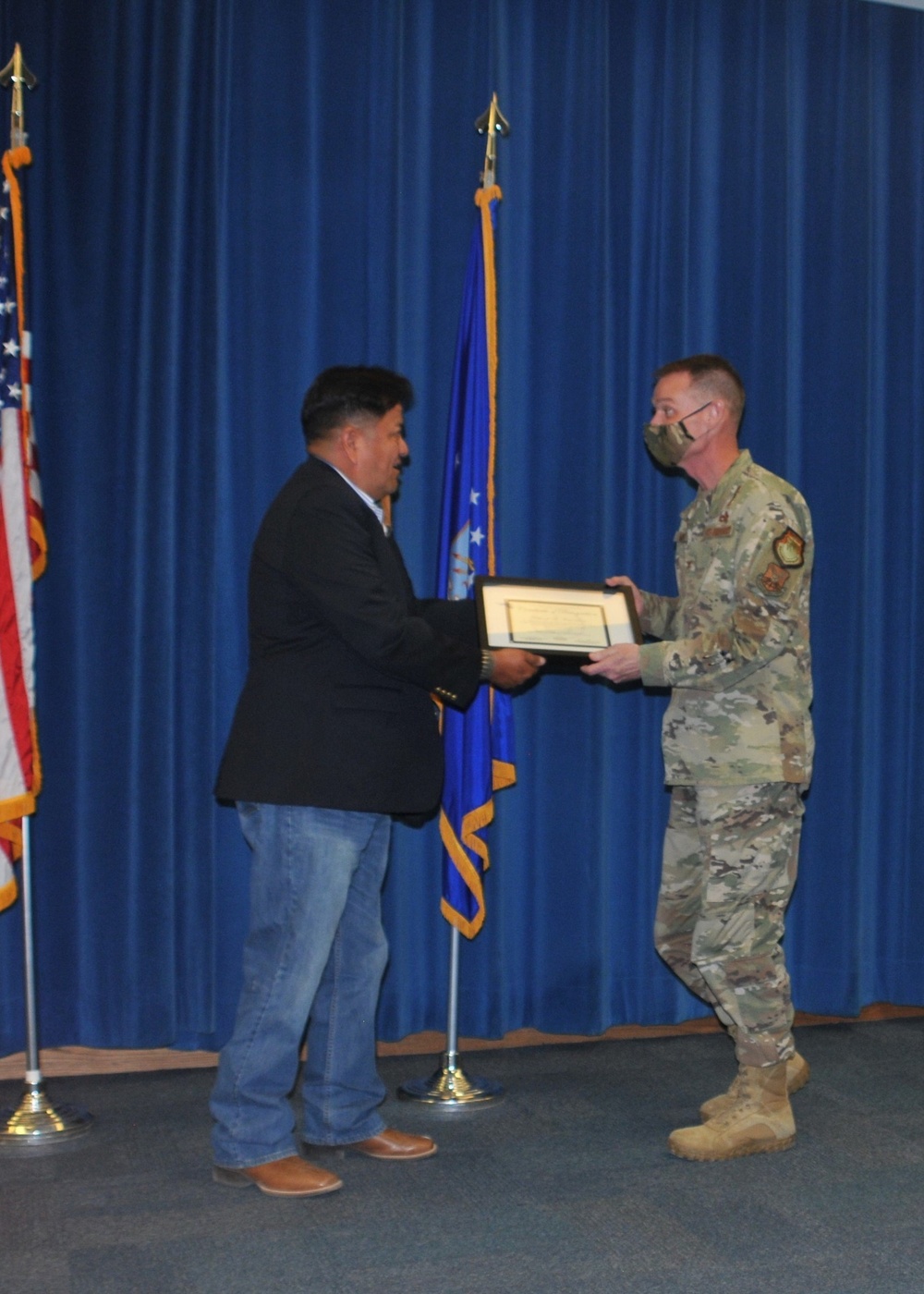 377 ABW commander receives certificate from Navajo Nation for COVID-19 support