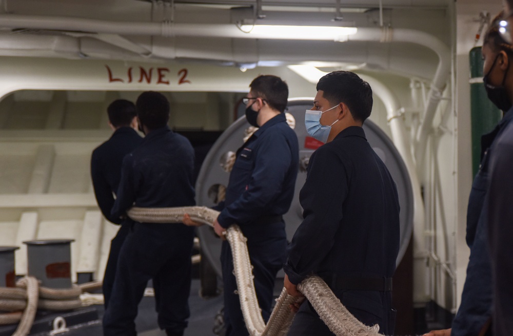 USS Ronald Reagan (CVN 76) Forecastle Line Handling