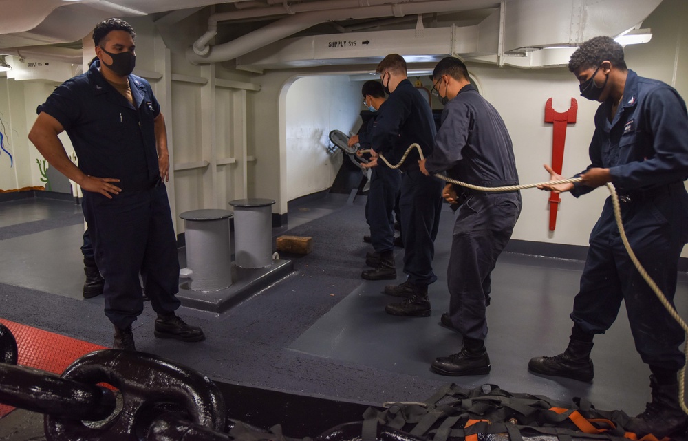 USS Ronald Reagan (CVN 76) Forecastle Line Handling