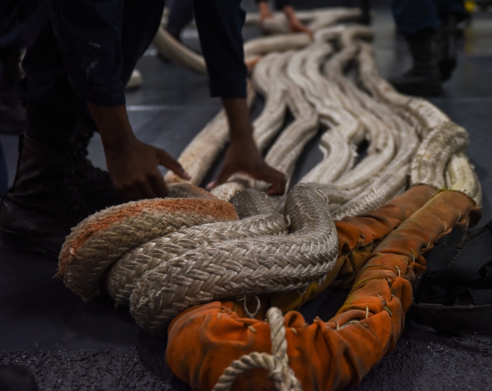 USS Ronald Reagan (CVN 76) Forecastle Line Handling