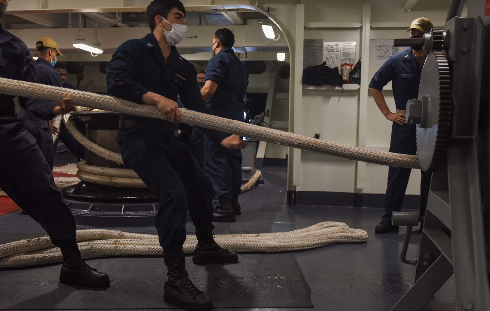 USS Ronald Reagan (CVN 76) Forecastle Line Handling