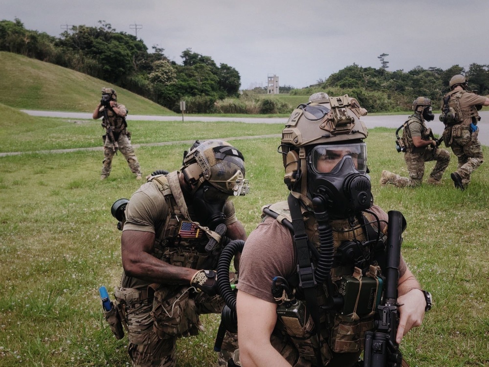 Green Berets and EOD Conduct Joint-Training