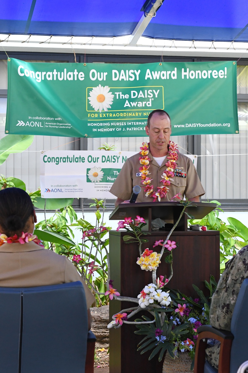 Lt. Cmdr. Brown speaks at DAISY Award ceremony