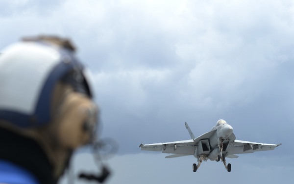 USS Harry S. Truman (CVN 75) transits the Atlantic Ocean