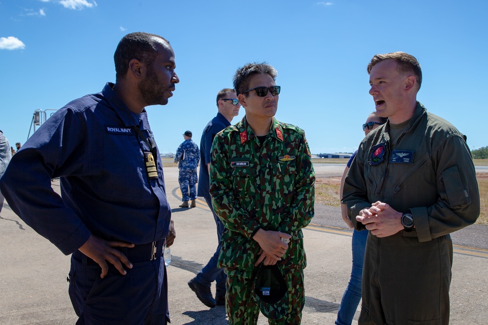 Service Attaché and Advisor Group attends MV-22B static display