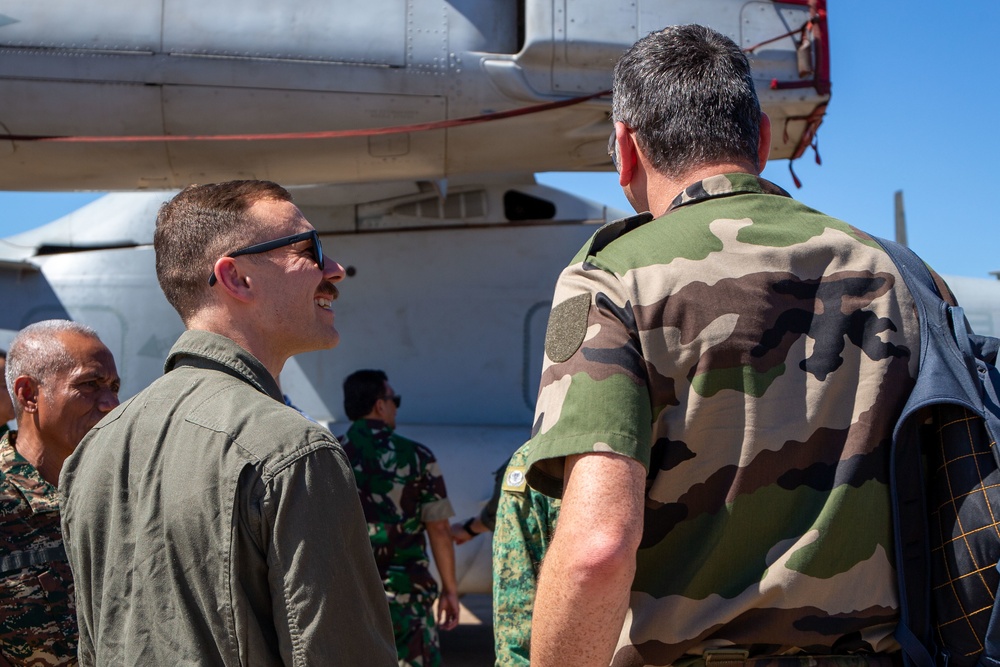 Service Attaché and Advisor Group attends MV-22B static display