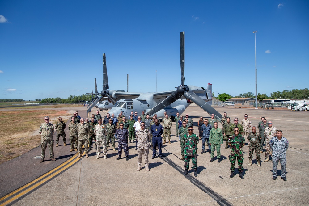 Service Attaché and Advisor Group attends MV-22B static display