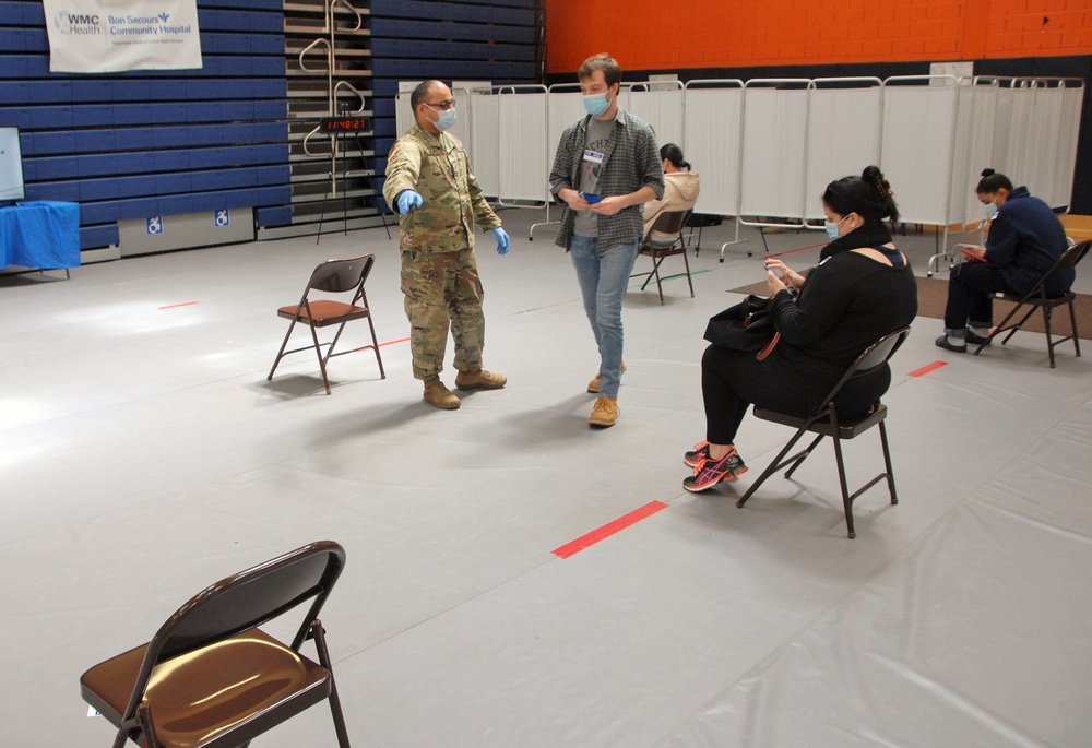 NY Guard members man vax site at Orange County Community College