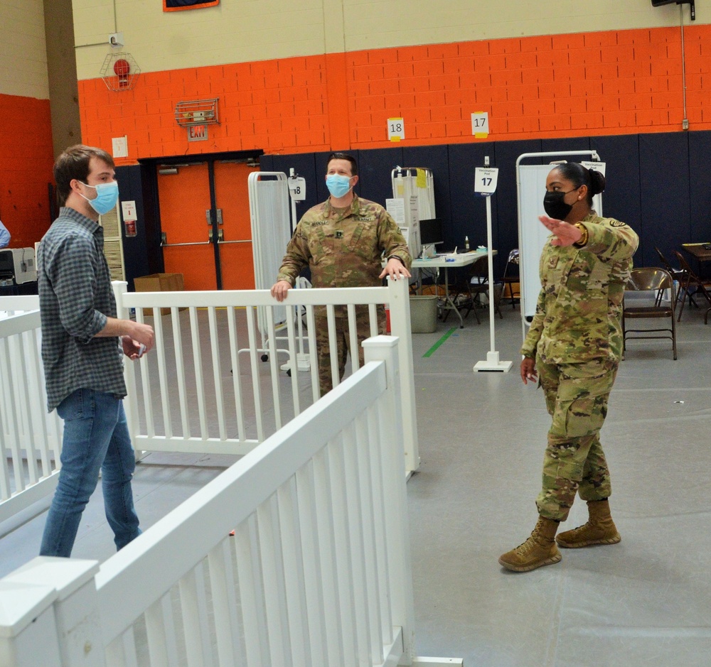 NY Guard members man vax site at Orange County Community College