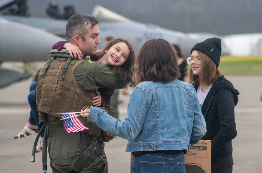 VAQ-142 Returns From Deployment