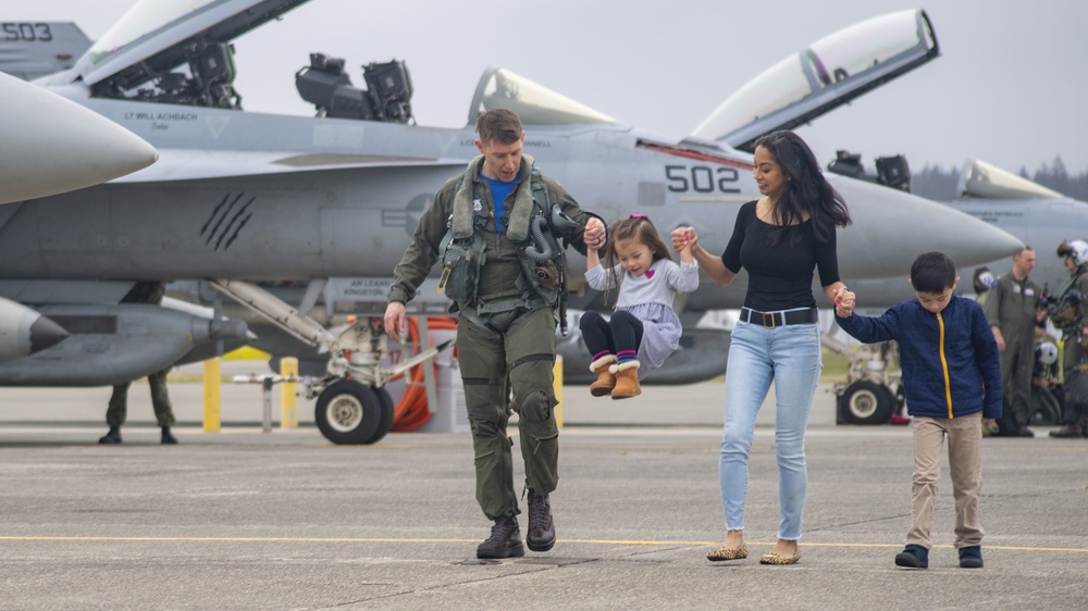 VAQ-142 Returns From Deployment