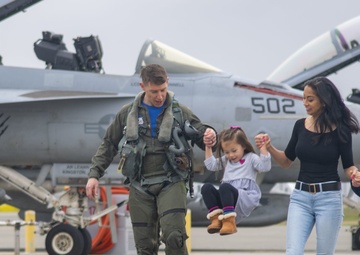 VAQ-142 Returns From Deployment