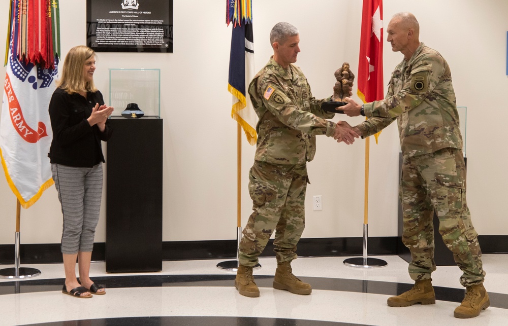 DVIDS - Images - Maj. Gen. Smith receives The Legion of Merit [Image 4 ...