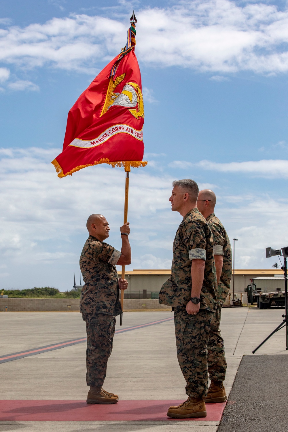 Passing the colors: MCAS KBay conducts CoC