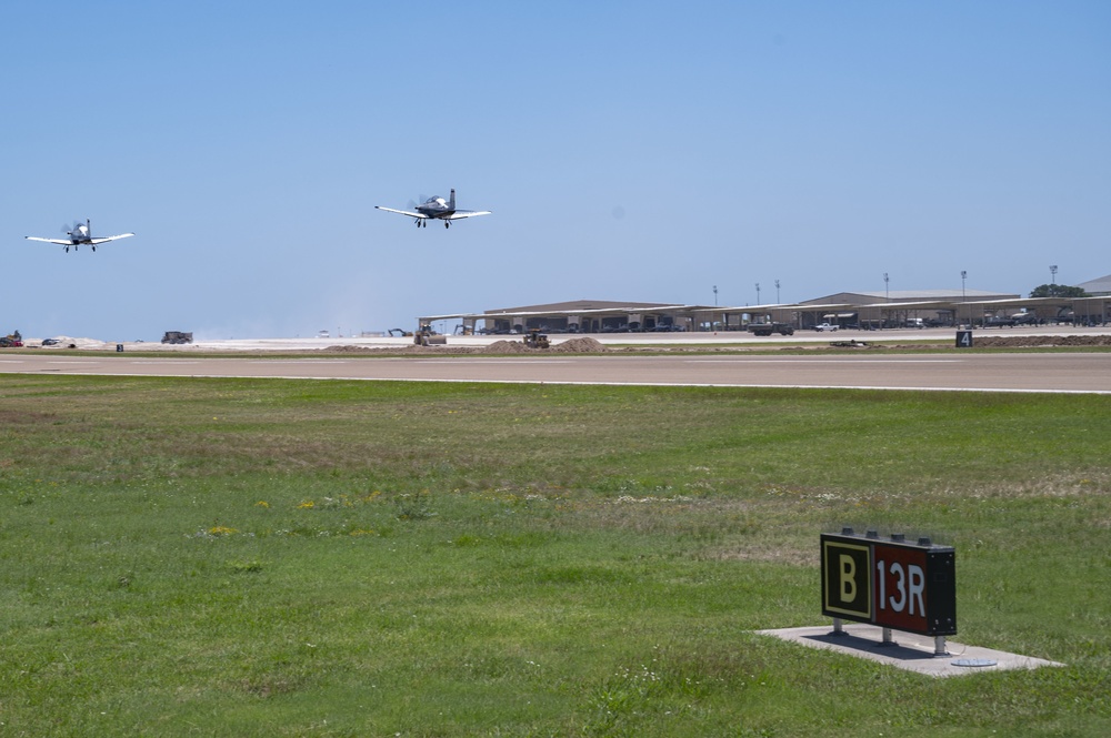 Texan II T-6 take off