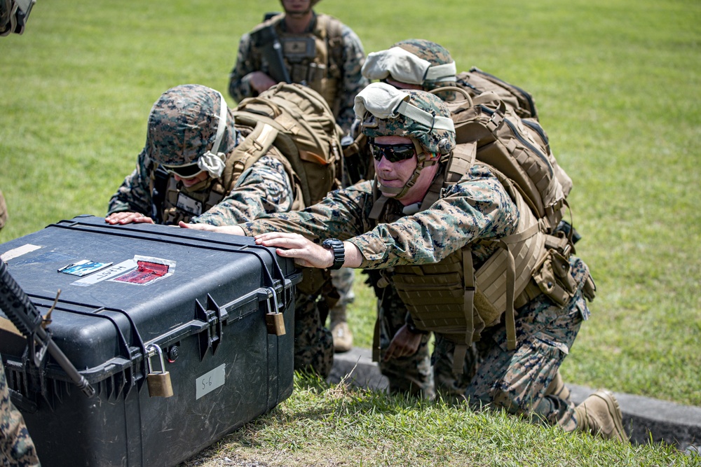 US Marines conduct on and off drills