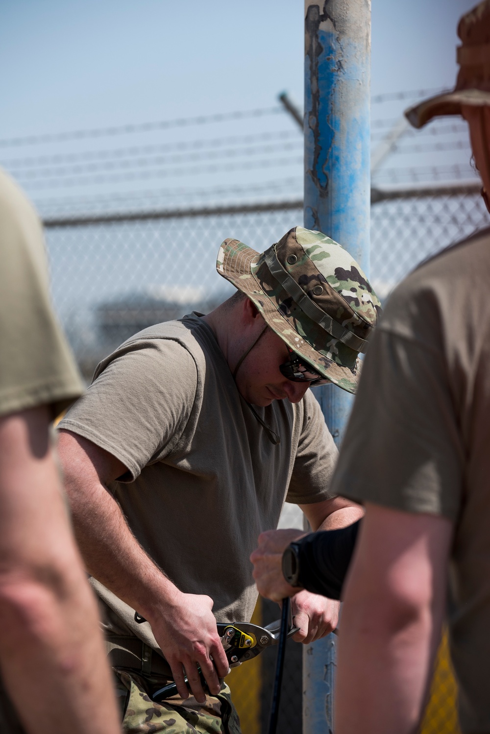 380th ECS brings radio communcations to the flight line