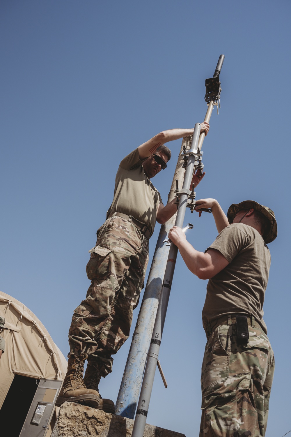 380th ECS brings radio communcations to the flight line