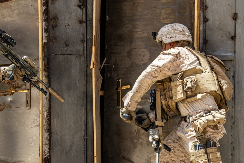 2/1 Conducts Mechanical Breaching