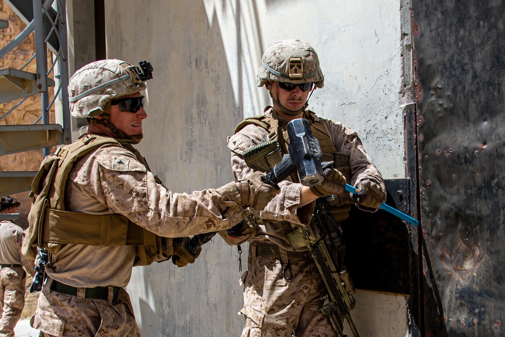 2/1 Conducts Mechanical Breaching