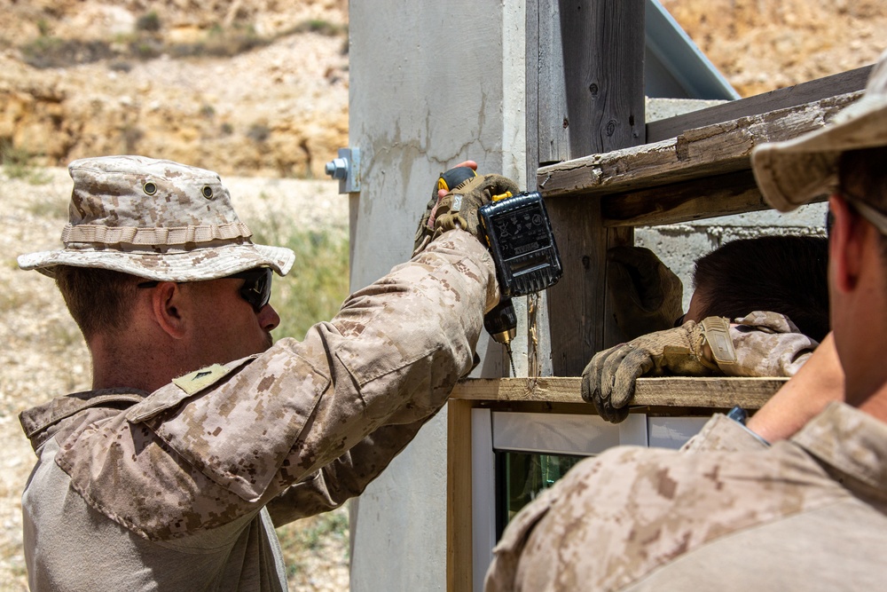 2/1 Conducts Mechanical Breaching