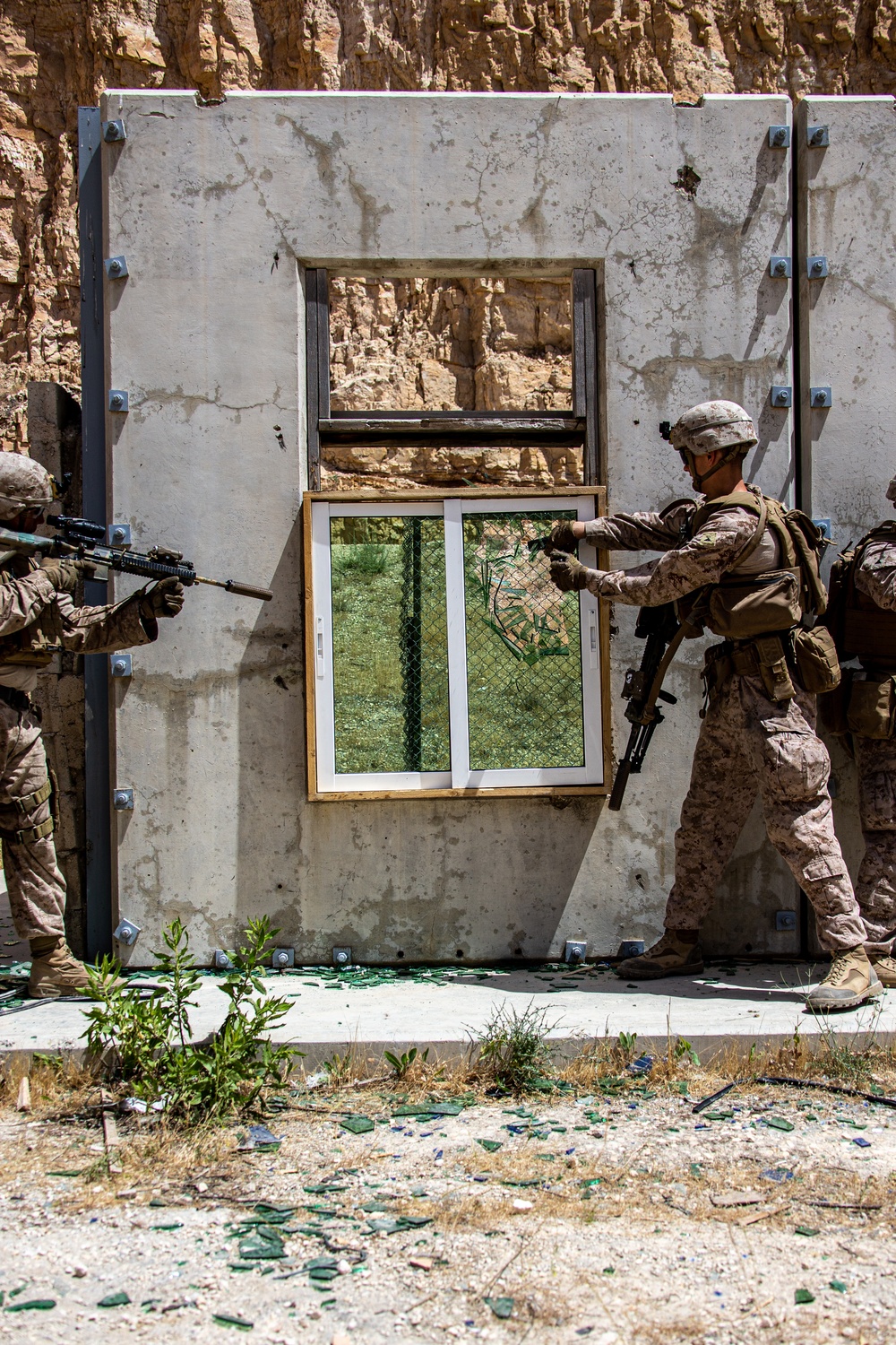 2/1 Conducts Mechanical Breaching