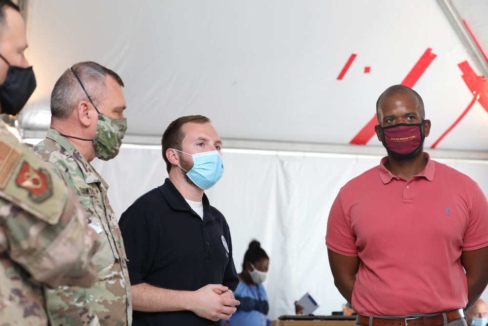 Maryland Delegate Daryl Barnes visits Greenbelt CVC