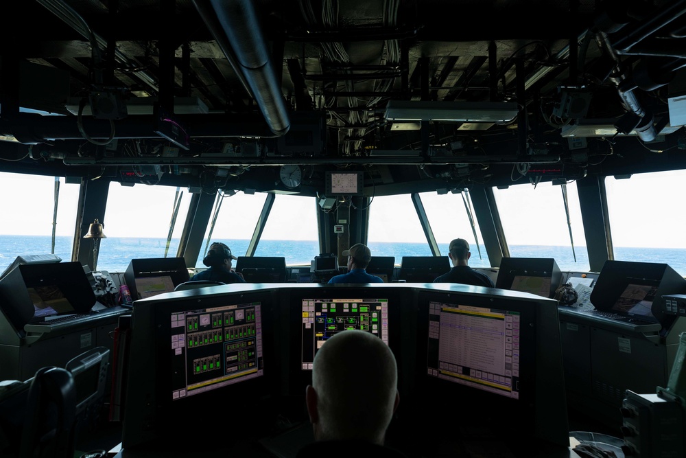 USS Sioux City Sailors Stand Watch in the Pilot House