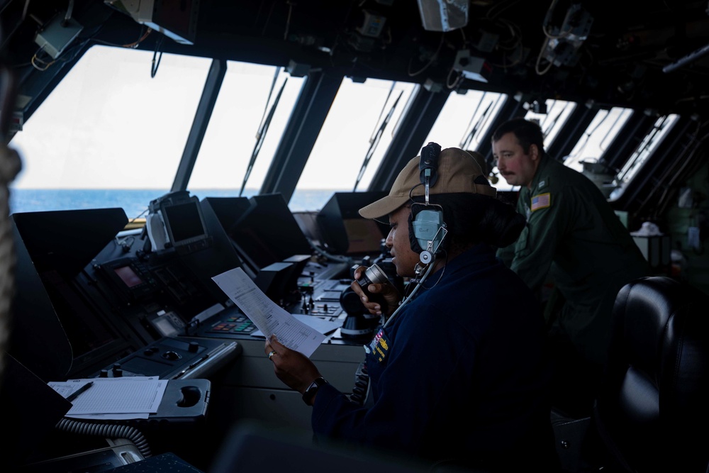USS Sioux City Sailor Makes 1MC Announcement