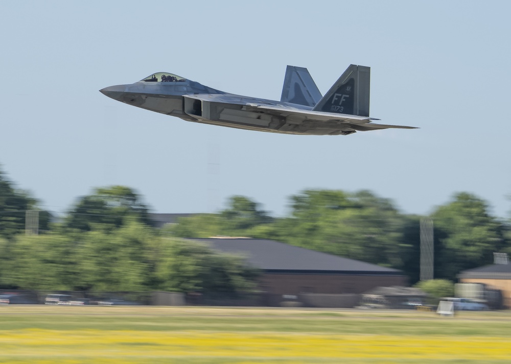 Friday Sights: F-22 Demo Team Practice