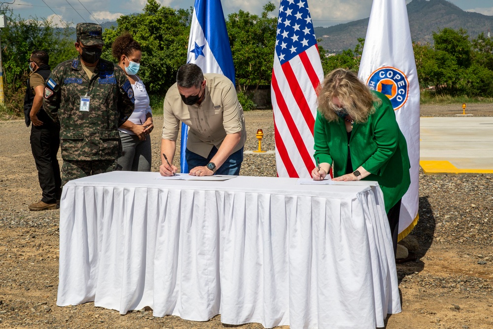 Ribbon cutting ceremony for helicopter landing pad in Tegucigalpa