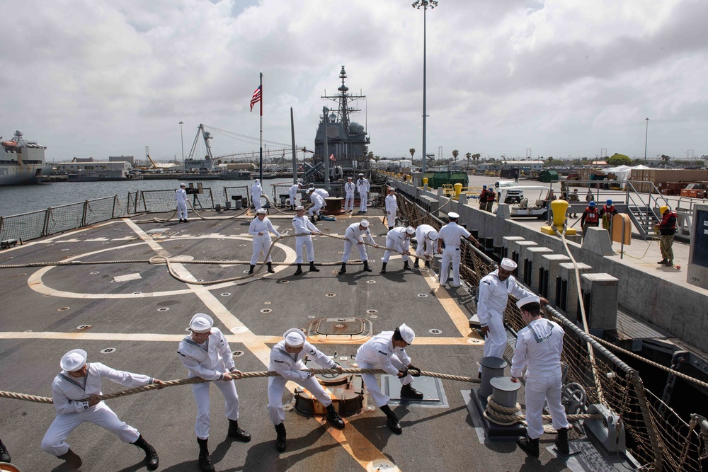 USS Russell (DDG 59) Returns to Home Port