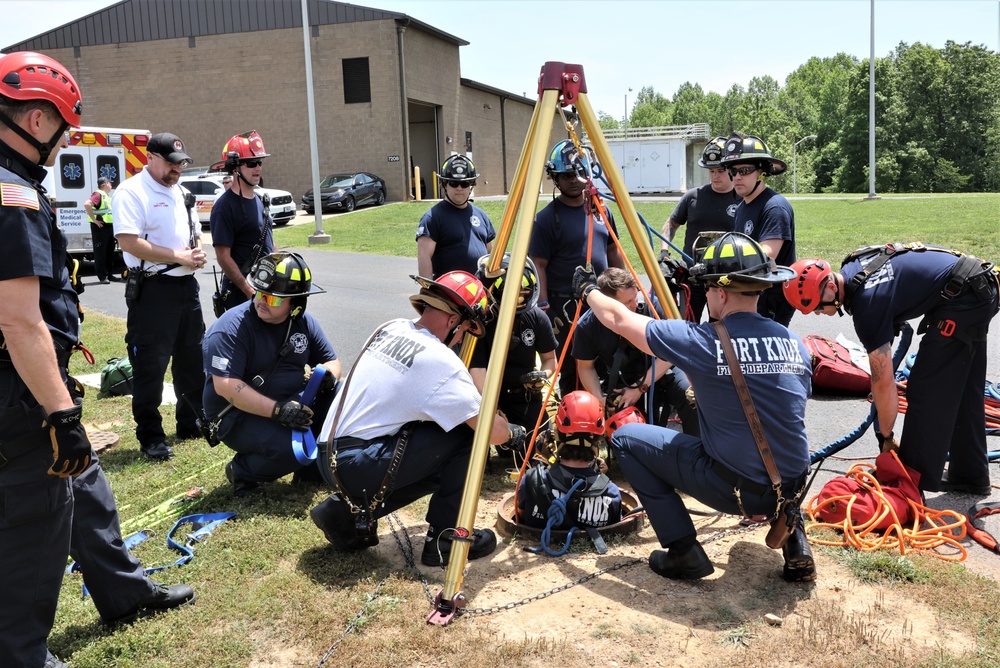 Fort Knox Directorate of Emergency Services partners with Hardin County Water District No. 1 in small space rescue exercise