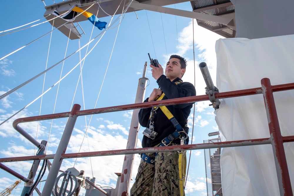 Sailor Works Aloft Aboard GHWB