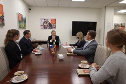 Civil Affairs Soldiers immerse themselves with Lithuanian Culture in Chicago