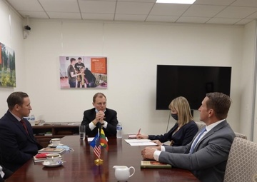 Civil Affairs Soldiers immerse themselves with Lithuanian Culture in Chicago