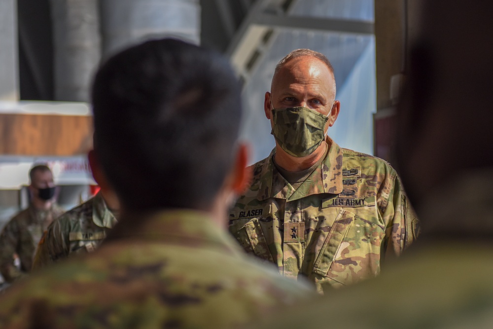 Maj. Gen. Glaser visits Atlanta CVC and coins Soldiers