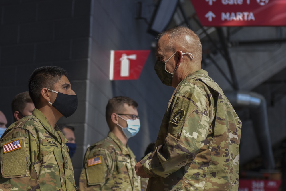 Maj. Gen. Glaser visits Atlanta CVC and coins Soldiers