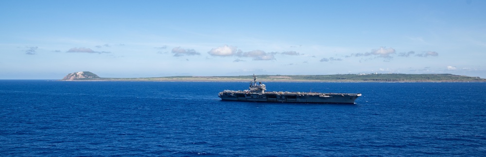 oUSS Ronald Reagan (CVN 76) Steams Off the Coast of Iwo To