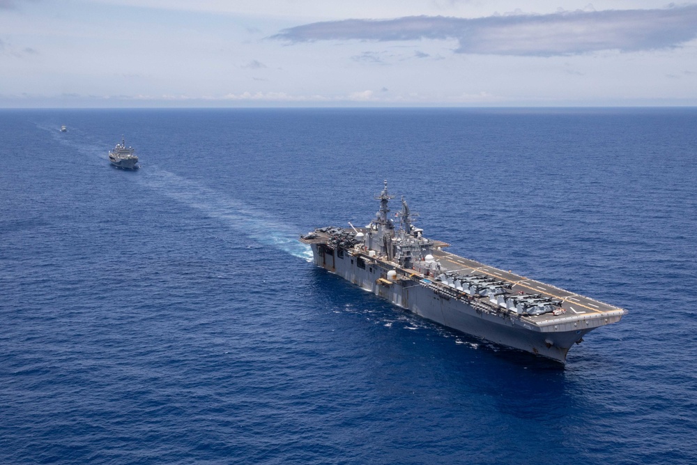 The Wasp-class amphibious assault ship USS Iwo Jima (LHD 7), front, the Blue Ridge-class amphibious command ship USS Mount Whitney (LCC 20) and the Portuguese Navy’s Vasco da Gama-class frigate NRP Alvares Cabral (F 331) transit in formation