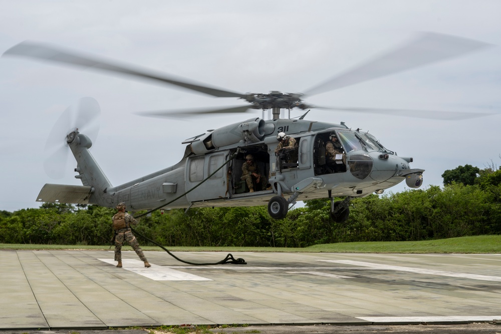 Reconnaissance Marines Conduct SPIE Rigging