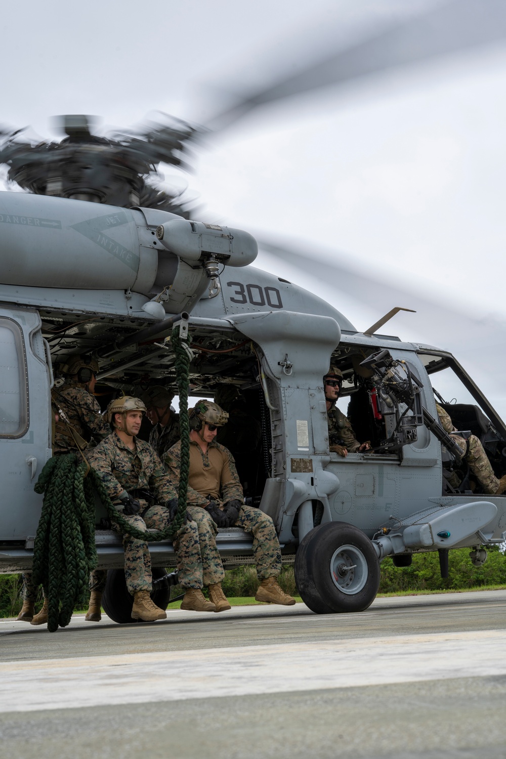 Reconnaissance Marines Conduct SPIE Rigging