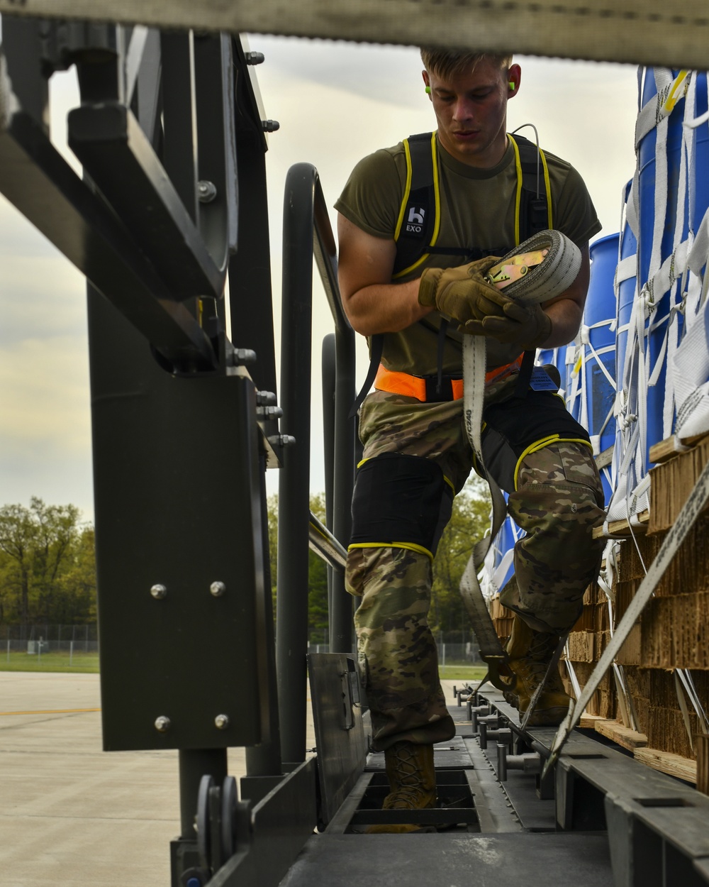 Port Dawgs test Exosuit during Exercise Mobility Guardian 2021