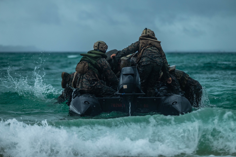 Boat Company Conducts Amphibious Night Raid Rehearsals