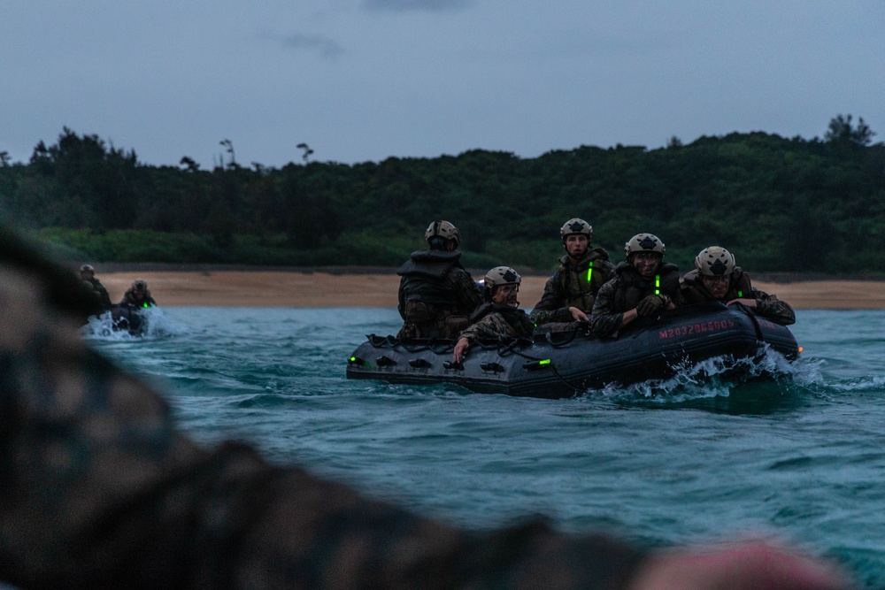 Boat Company Conducts Amphibious Night Raid Rehearsals