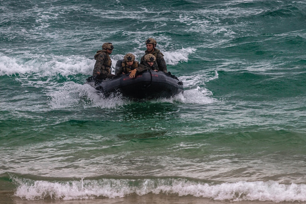 Boat Company Conducts Amphibious Night Raid Rehearsals
