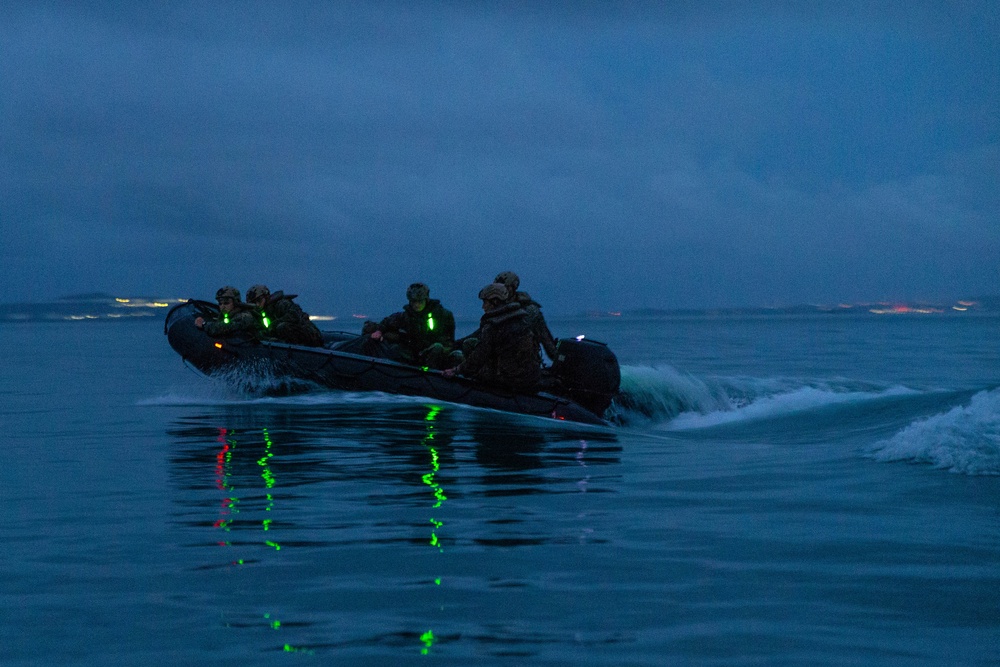 Boat Company Conducts Amphibious Night Raid Rehearsals