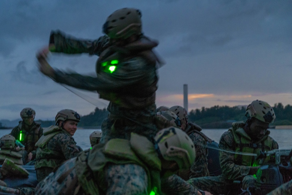 Boat Company Conducts Amphibious Night Raid Rehearsals