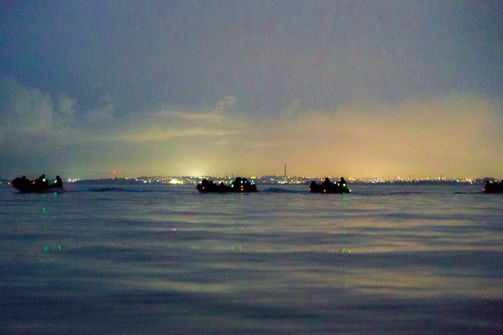 Boat Company Conducts Amphibious Night Raid Rehearsals
