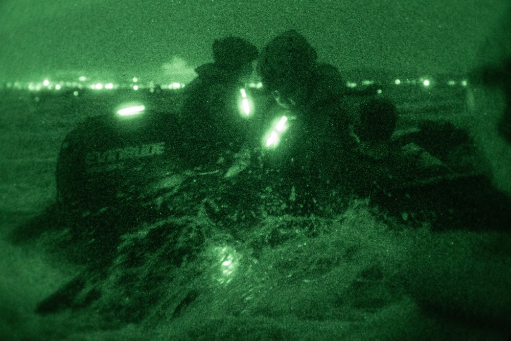 Boat Company Conducts Amphibious Night Raid Rehearsals